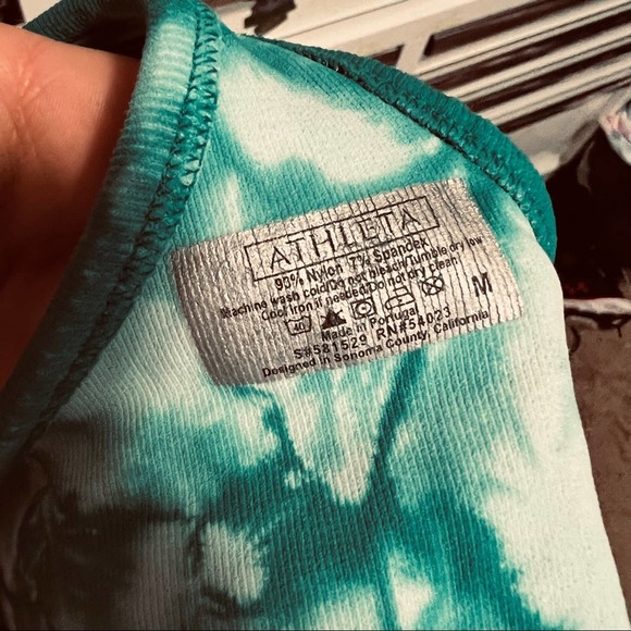 Athleta Tie Dye Teal and White Stretch Racerback Shelf Bra Tank Top Size Medium - Picture 5 of 5